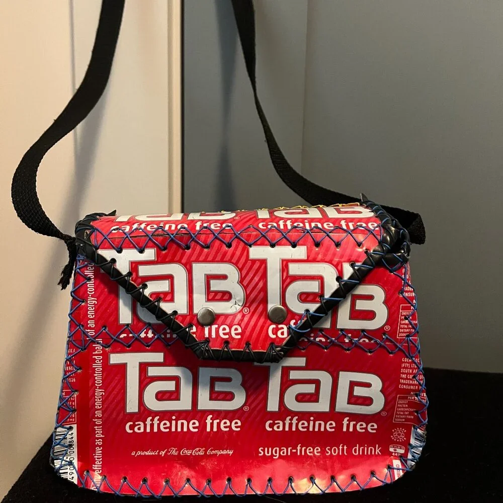 Unique TaB Can mini-bag; made from cans of discontinued soft drink - Picture 2 of 6